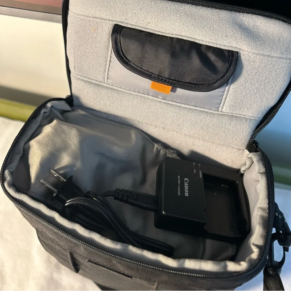 Canon t3i, lense, flash, charger, camera case bundle